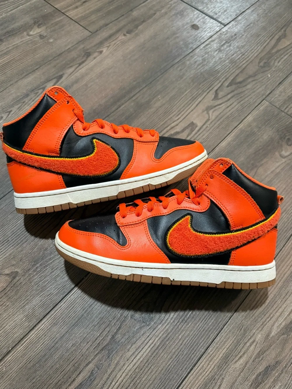 Nike Dunk Mid Chenille Swoosh Safety Orange Black Gum Men’s 8 Women’s 9.5